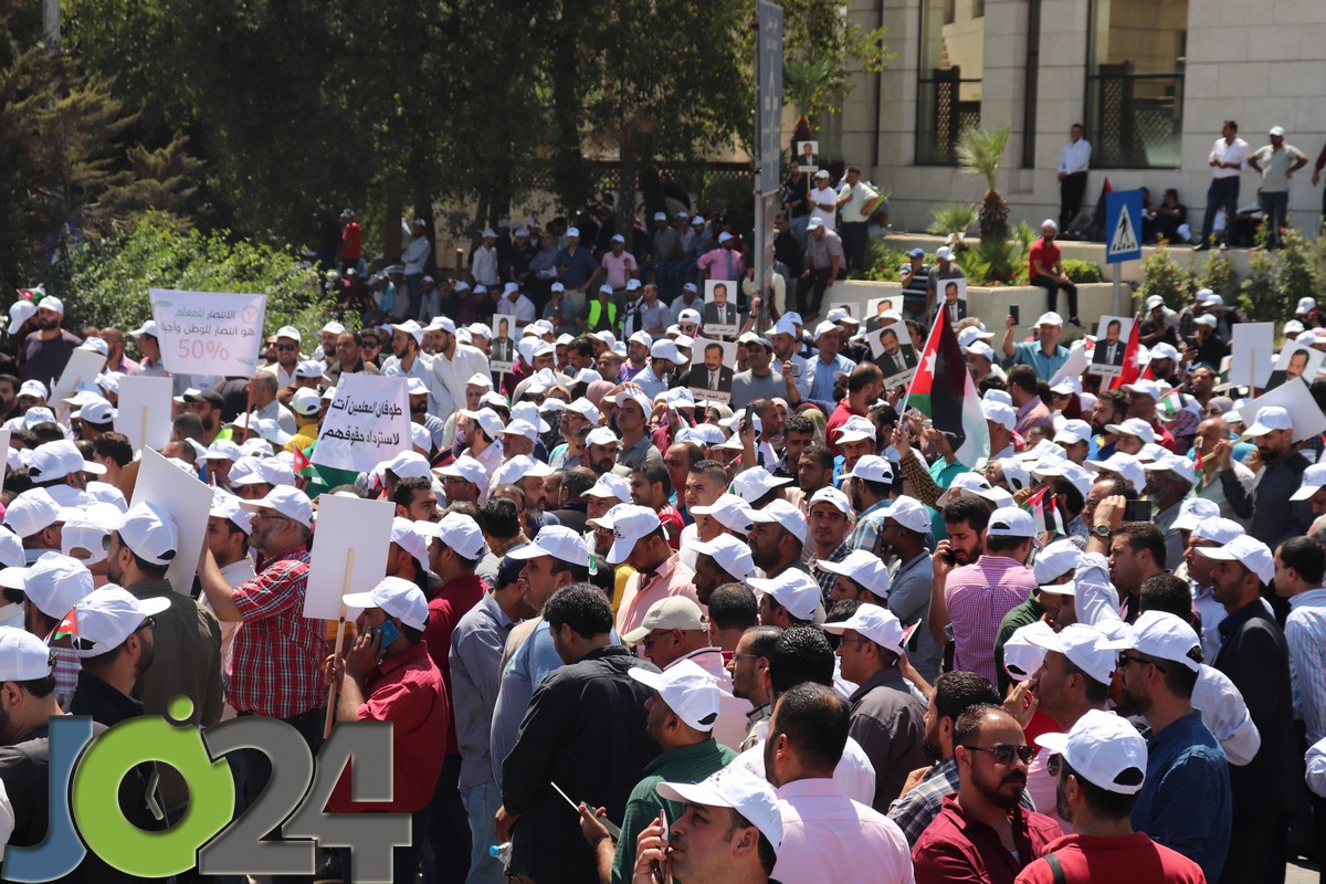 نواصرة يدعو المعلمين للاضراب الكامل عن العمل يوم الأحد القادم - صور