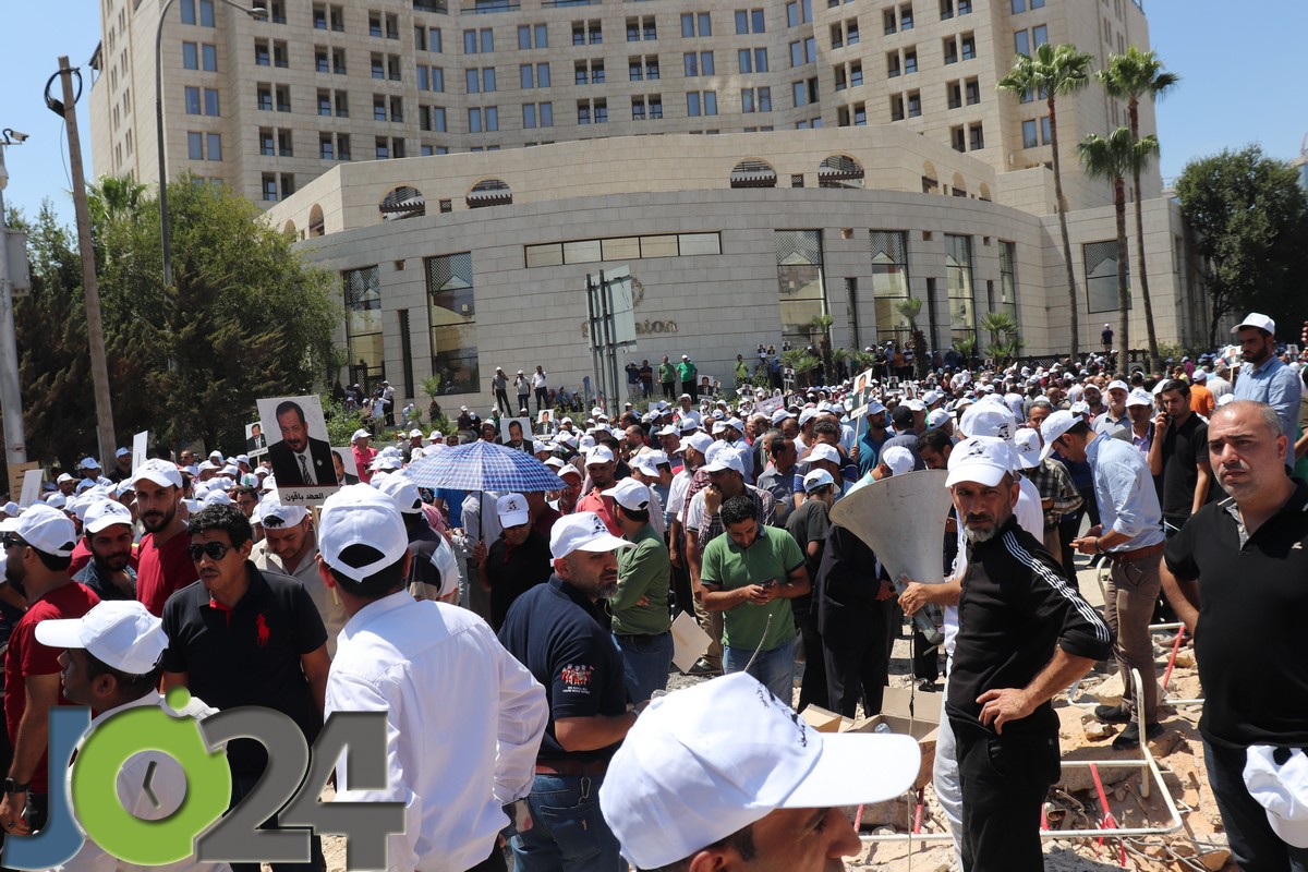 نواصرة يدعو المعلمين للاضراب الكامل عن العمل يوم الأحد القادم - صور