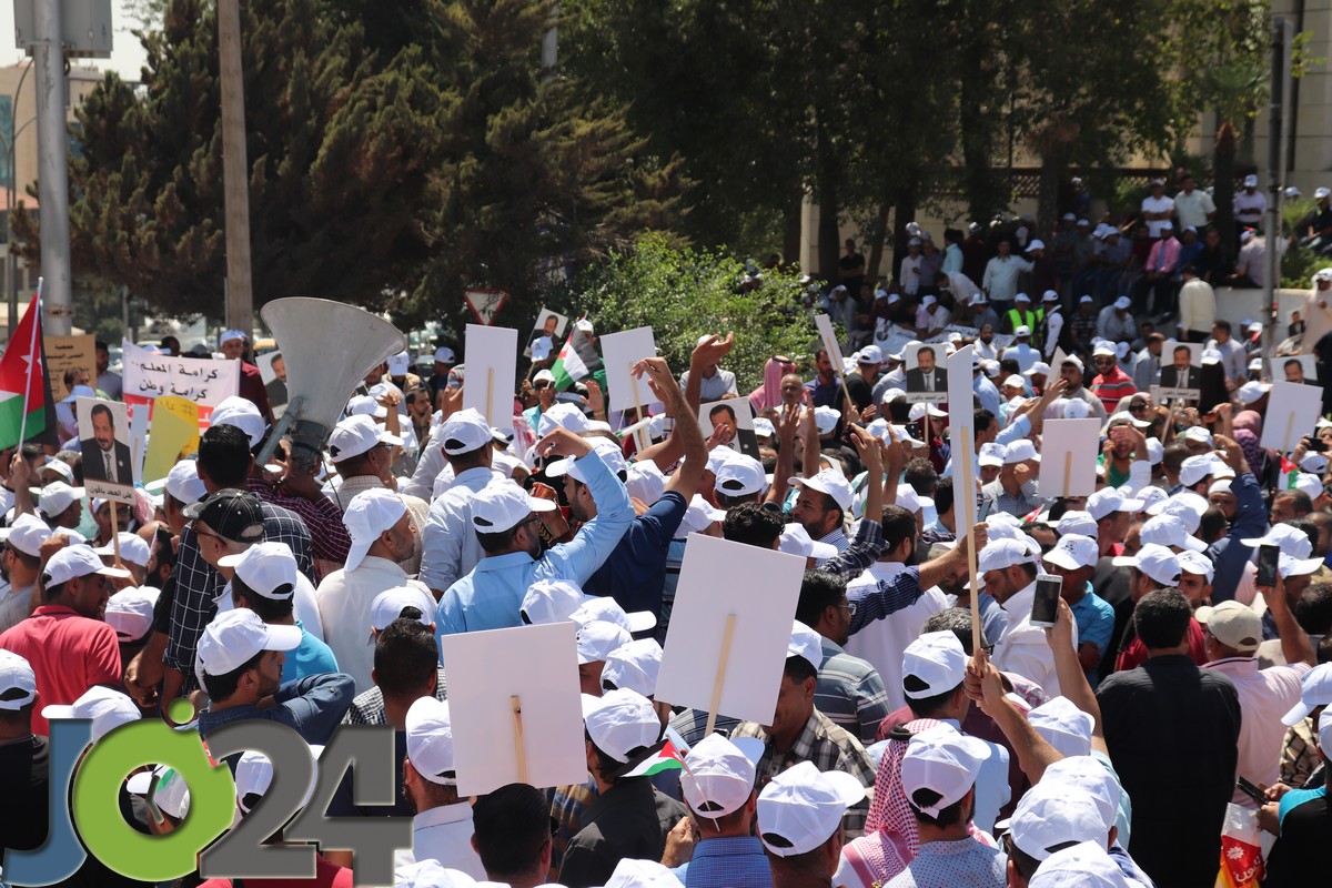 نواصرة يدعو المعلمين للاضراب الكامل عن العمل يوم الأحد القادم - صور