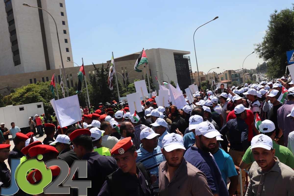 نواصرة يدعو المعلمين للاضراب الكامل عن العمل يوم الأحد القادم - صور