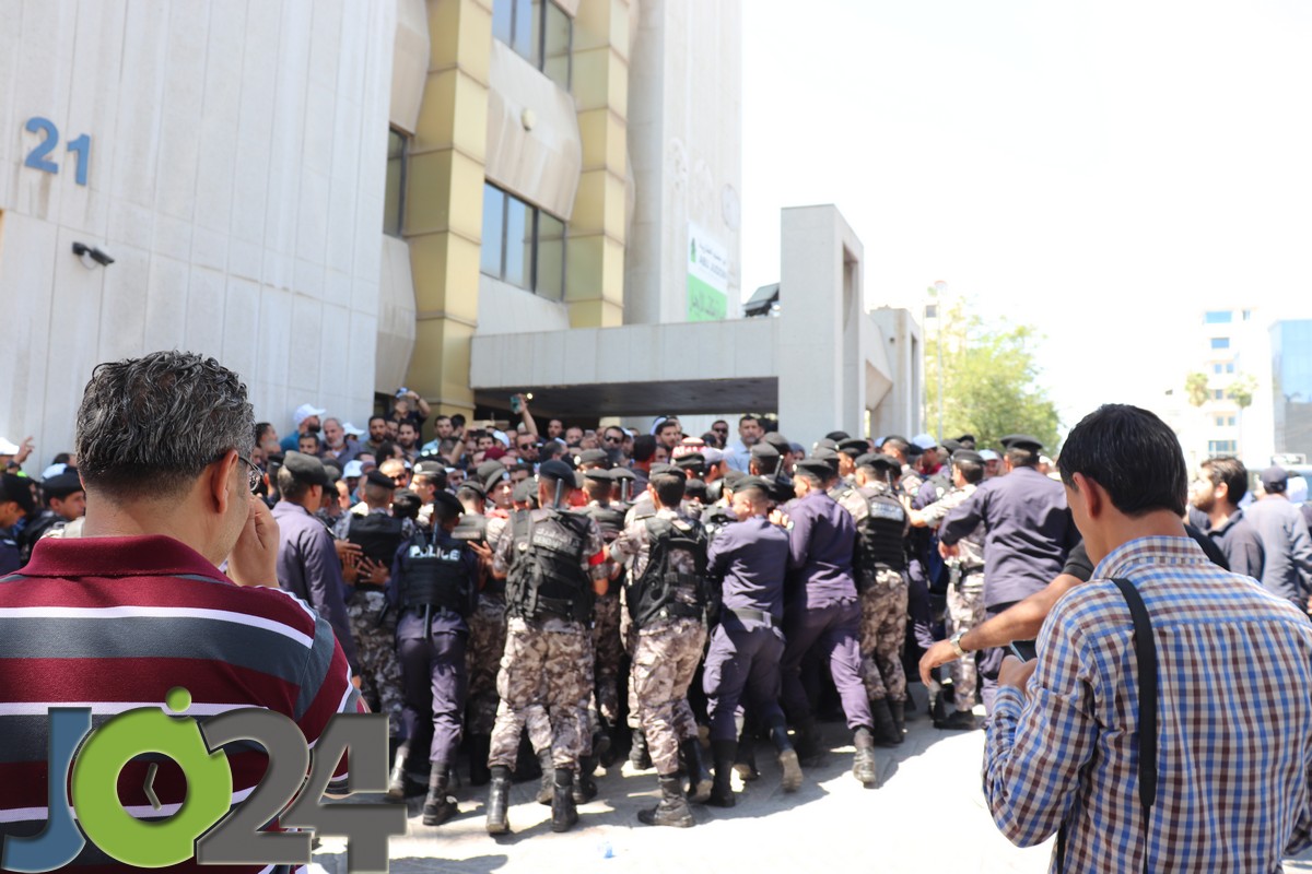 نواصرة يدعو المعلمين للاضراب الكامل عن العمل يوم الأحد القادم - صور