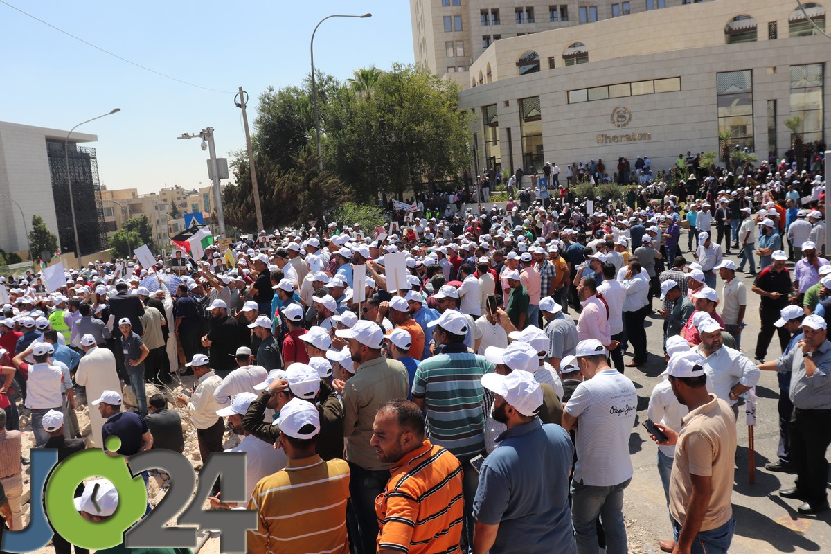 نواصرة يدعو المعلمين للاضراب الكامل عن العمل يوم الأحد القادم - صور