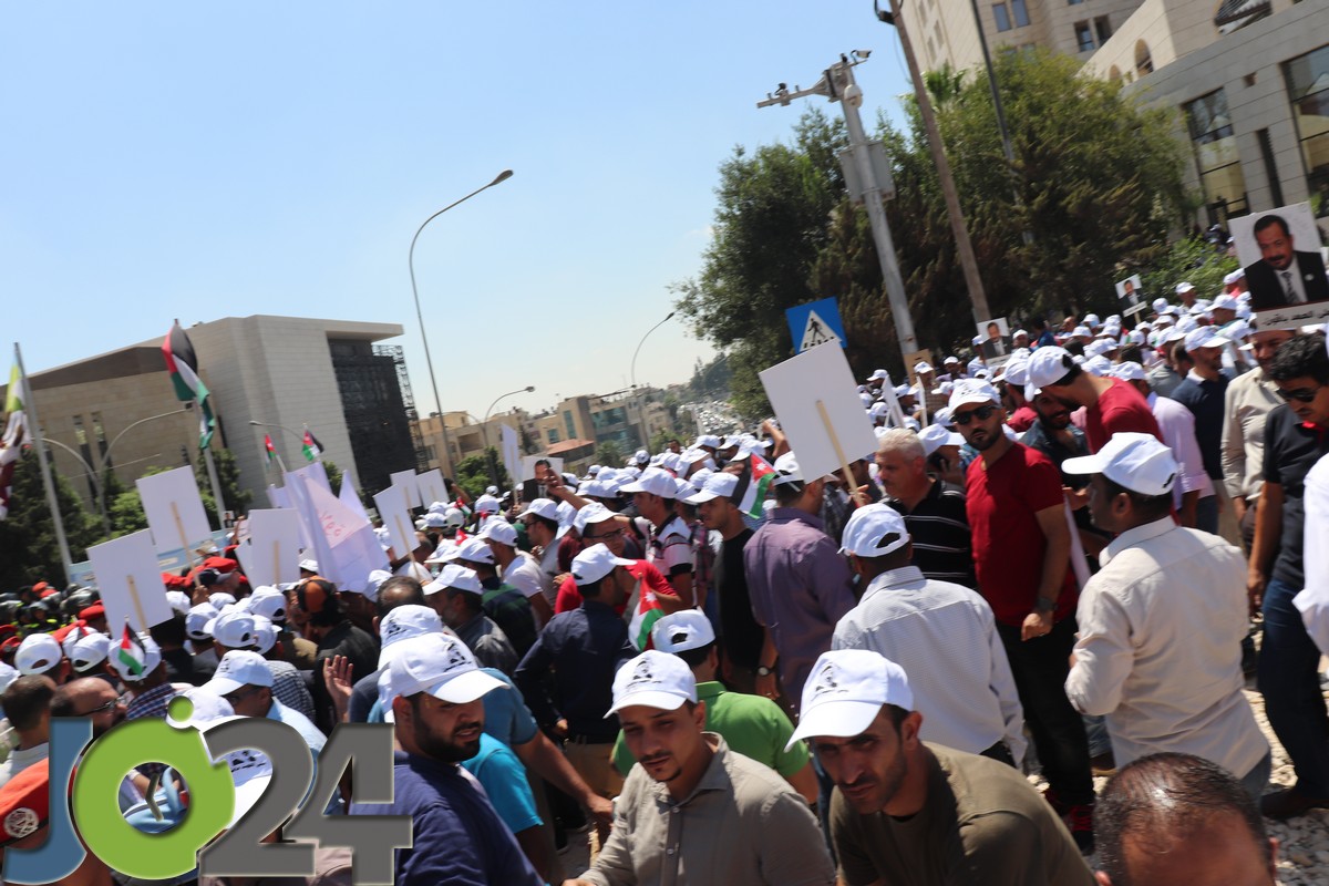 نواصرة يدعو المعلمين للاضراب الكامل عن العمل يوم الأحد القادم - صور