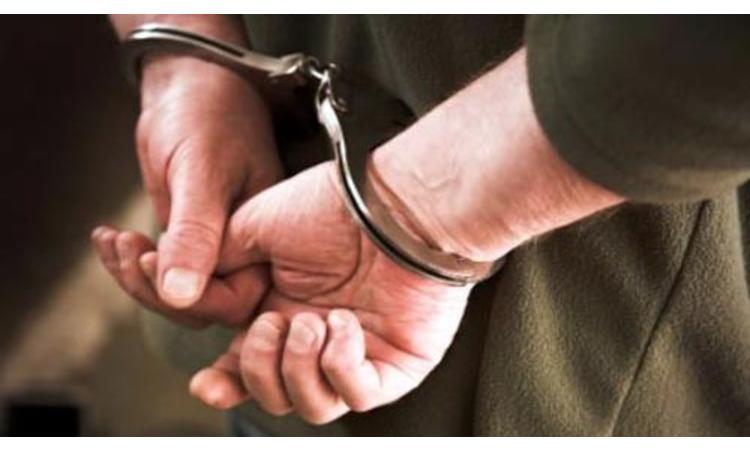 القبض على طالب اتاوة من احد المحال التجارية في عمان