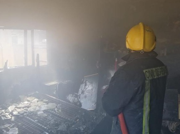 إخماد حريق داخل غرفة لأحد الشقق في محافظة اربد