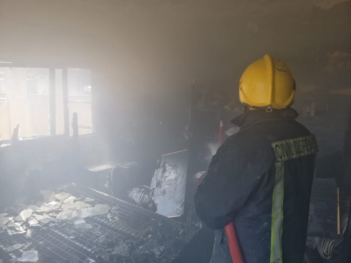 حريق داخل غرفة لأحد الشقق في اربد (صور)