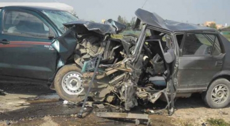 إصابة 5 أشخاص بحادث تصادم مركبتين في وادي الغفر باربد