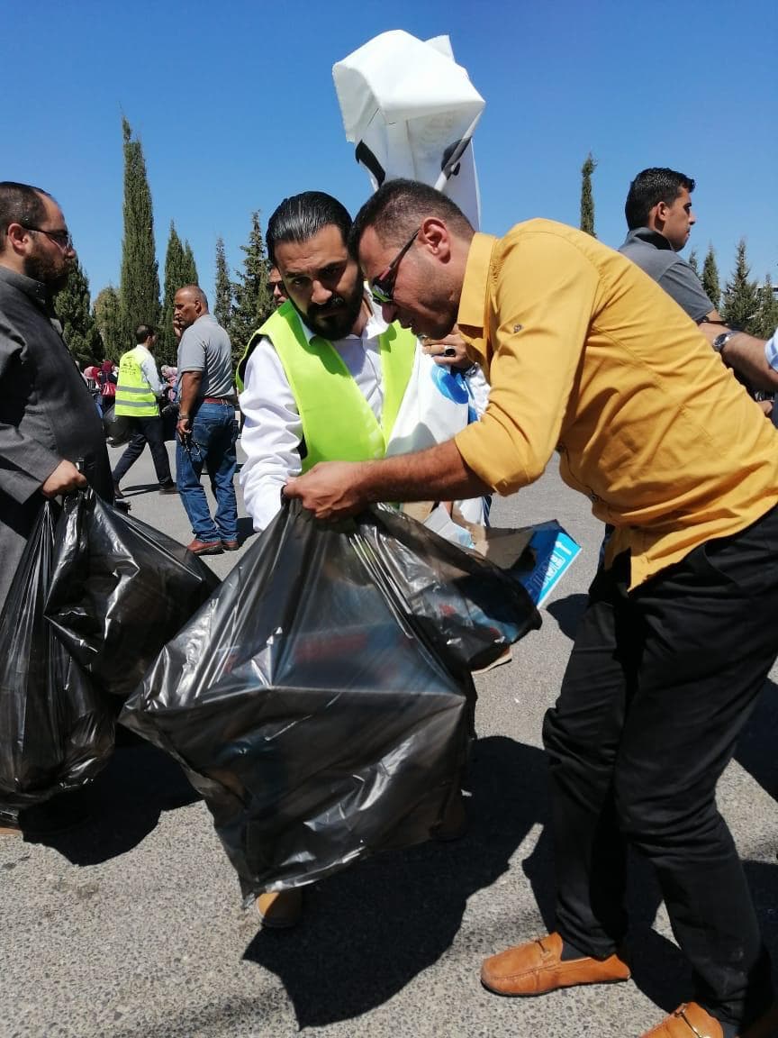 معلمو البلقاء يخرجون بمسيرة حاشدة.. ويرفضون محاولات الالتفاف على مطالبهم - صور