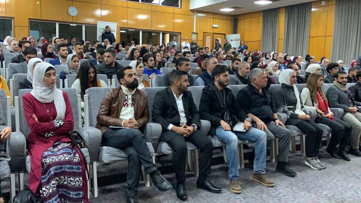 الملك يفاجىء طلبة في جامعة اليرموك (صور وفيديو)