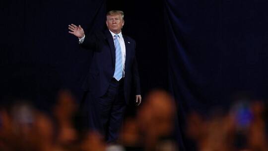 ترامب للناخبين الإنجيليين: الله إلى جانبنا