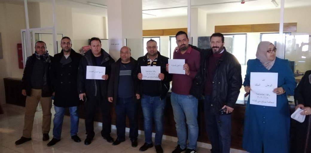 موظفو محاكم في عمان واربد والزرقاء يضربون عن العمل - صور