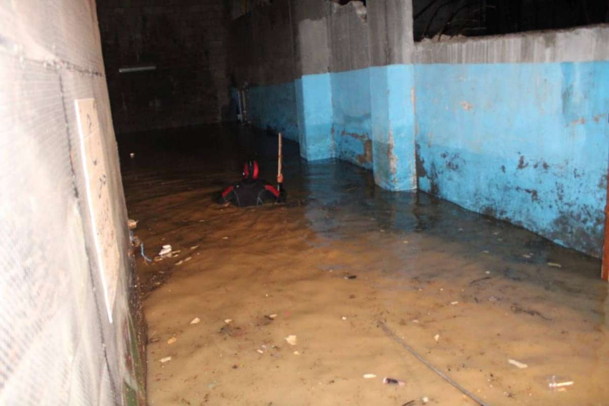 فيديو وصور - الامطار تغرق عدة شوارع في عمان.. والدفاع المدني يحذر من الخروج من المنازل