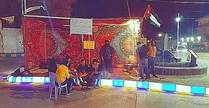 متعطلون عن العمل في ذيبان ينصبون خيمة اعتصام مفتوح - صور