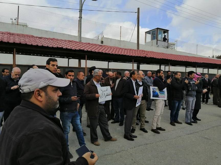 اعتصام حاشد أمام سجن الجويدة للمطالبة بالافراج عن المعتقلين - صور