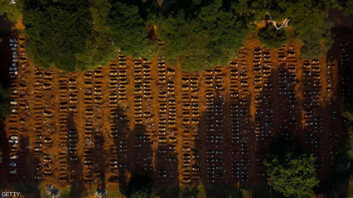 كورونا يتوحش بأكبر دولة لاتينية.. وصور المقابر تفضح كل شيء