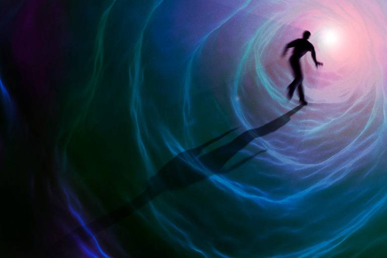 ماذا يحدث بعد الموت؟.. العائدون منه يسردون تجربتهم والأطباء لا يملكون الجواب