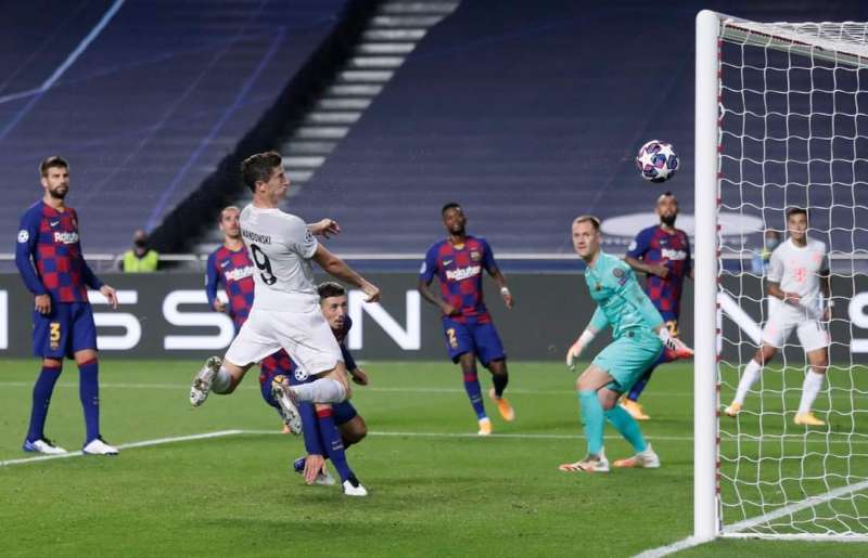 بايرن ميونخ يسحق برشلونة بثمانية أهداف ويقصيه خارج دوري أبطال أوروبا