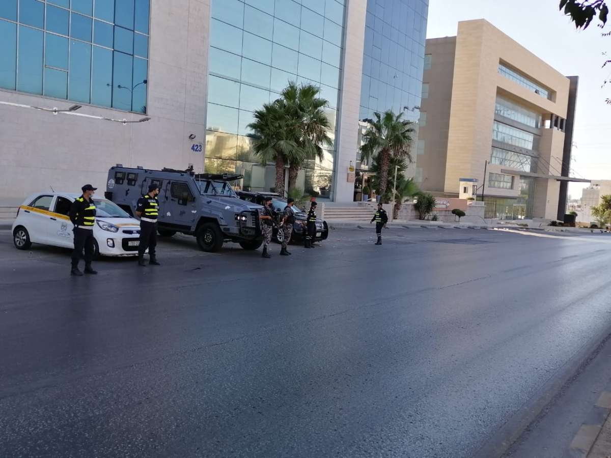 هكذا بدت عمان والزرقاء في الحظر الشامل: التزام تامّ وانتشار أمني - صور وفيديو