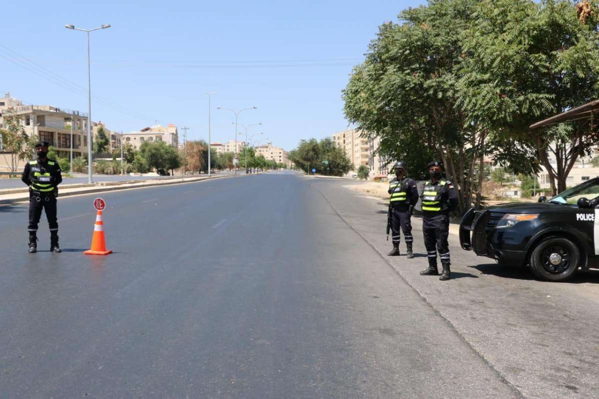 هكذا بدت عمان والزرقاء في الحظر الشامل: التزام تامّ وانتشار أمني - صور وفيديو