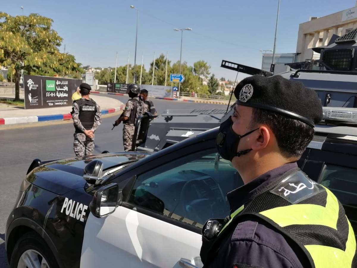 هكذا بدت عمان والزرقاء في الحظر الشامل: التزام تامّ وانتشار أمني - صور وفيديو