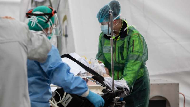 ايطاليا : 13 وفاة و1585 اصابة جديدة بفيروس كورونا