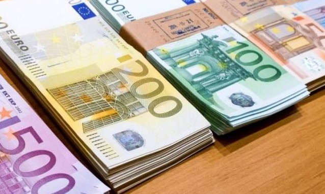 الحكومة توقع اتفاقية لاقتراض 700 مليون يورو من الاتحاد الاوروبي