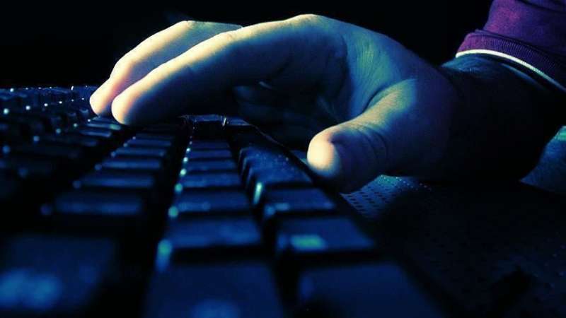 الجرائم الإلكترونية: حماية الأسرة لأطفالها من الإنترنت يكون بالمراقبة وليس المنع