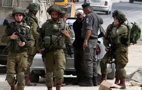 الاحتلال الاسرائيلي يعتقل 14 فلسطينيا بالضفة الغربية