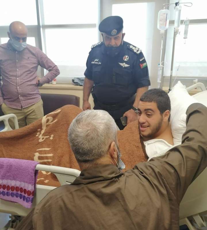الأمن يُمكّن والد طفل الزرقاء من زيارة ابنه صالح داخل المستشفى