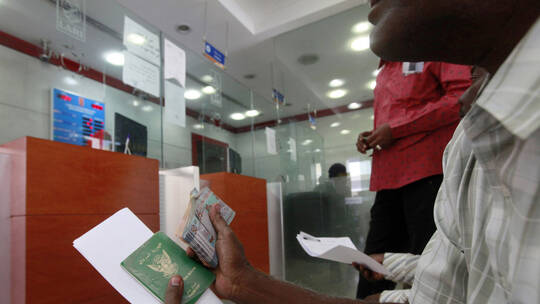 المالية السودانية تكشف عن خطة لتغيير سعر صرف الجنيه