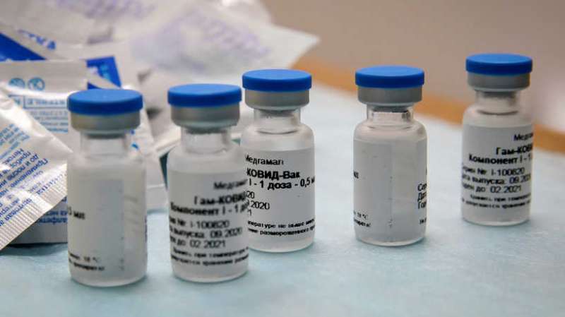 خبراء يحذرون: بعض لقاحات كورونا قد تزيد خطر الإصابة بالإيدز