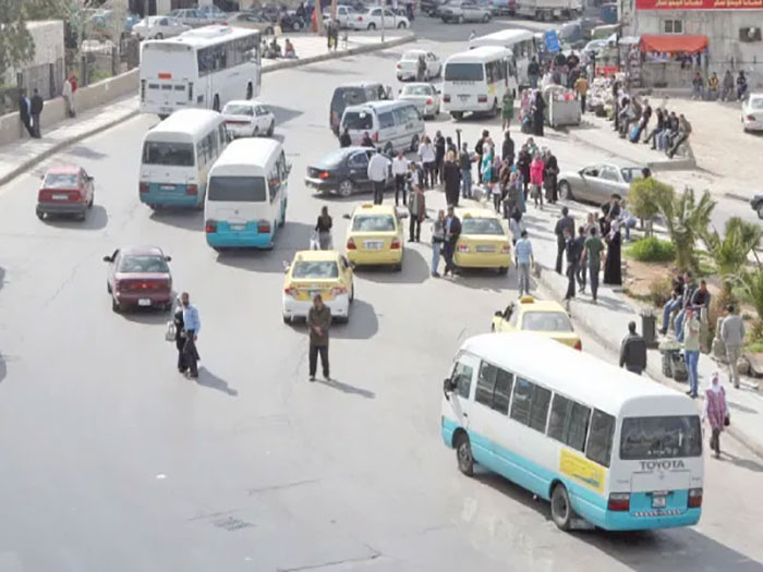 أصحاب حافلات النقل يطالبون الحكومة بدعم القطاع: المواطنون يعزفون عن الحافلات