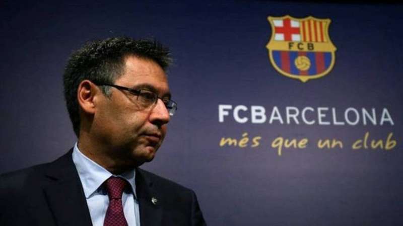 رئيس نادي برشلونة بارتوميو يستقيل من منصبه