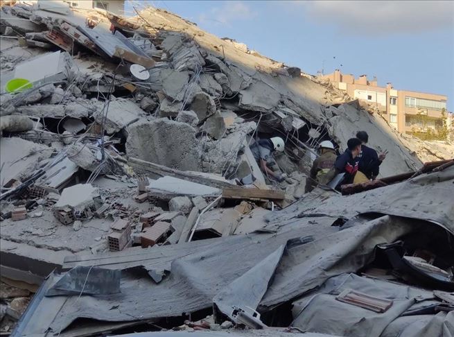 زلزال يضرب إزمير التركية: (4) قتلى وأكثر من (120) اصابة.. وانهيار (20) بناية