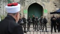 الاحتلال الاسرائيلي يبعد نائب مدير أوقاف القدس عن الاقصى 6 اشهر