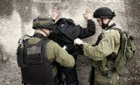 الاحتلال الاسرائيلي يعتقل 13 فلسطينيا ويستدعي وزير شؤون القدس