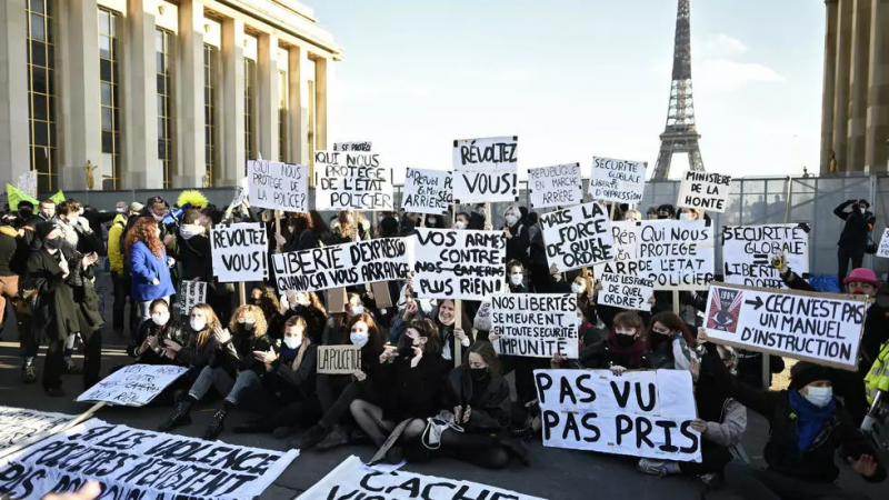 تظاهرات حاشدة في فرنسا احتجاجا على قانون ينتهك حرية الصحافة