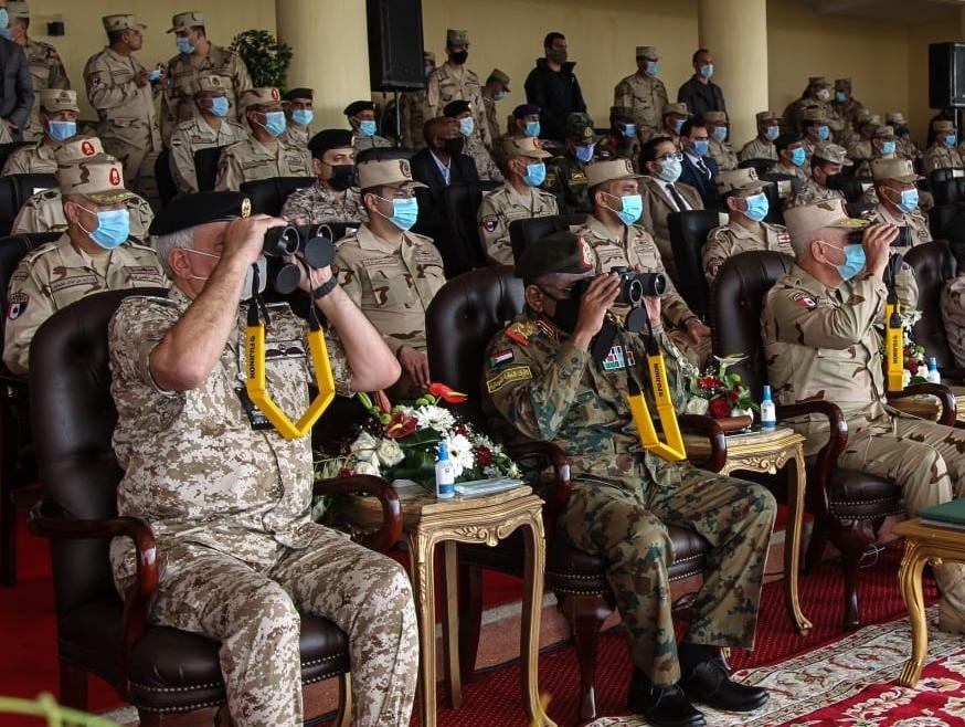 صور - رئيس هيئة الأركان يتابع التمرين العسكري سيف العرب