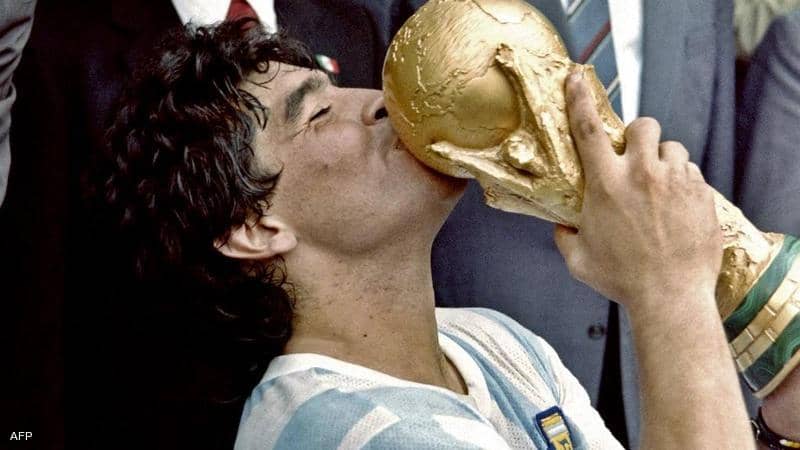 لن تصدقوا.. هذه ثروة أسطورة كرة القدم الأرجنتيني؟
