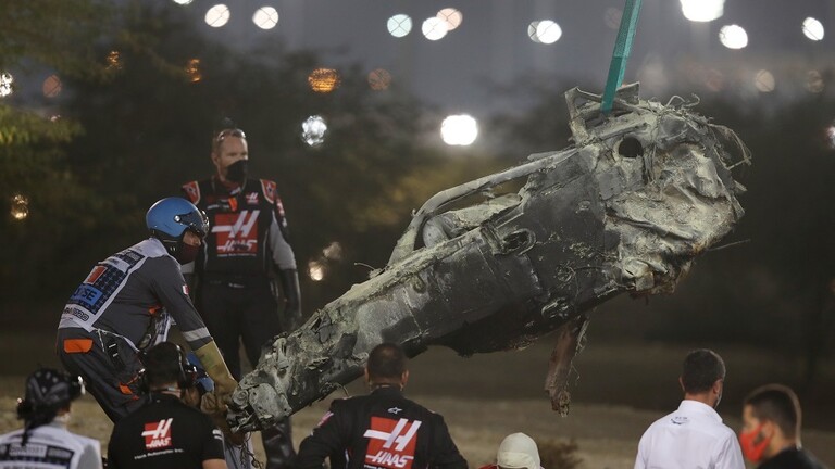 حادث مروع لغروجان يتسبب في توقف سباق البحرين (فيديو)