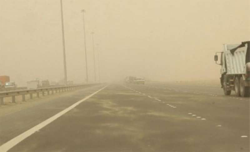 الأمن: اغلاق طريق وادي عربة وطريق مطار العقبة بسبب الغبار الكثيف