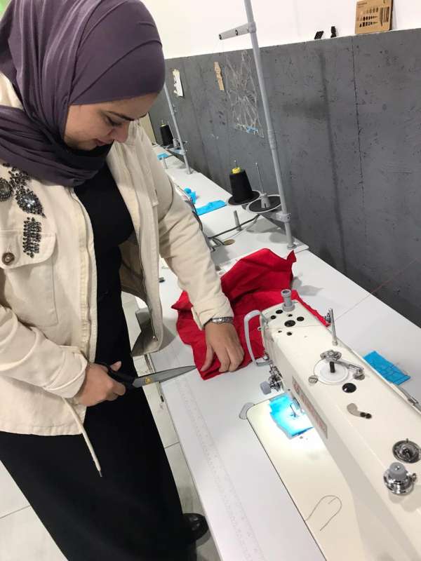 في إطار دعمها للمرأة الأردنية منصّة زين تُقيم دورة تدريبية لتمكين السيدات من العمل مع مصممي الأزياء