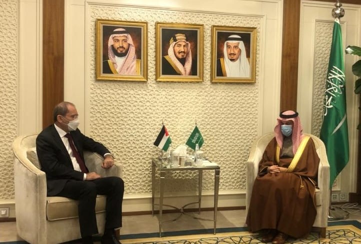 وزير الخارجية يجري مباحثات مع نظيره السعودي في الرياض