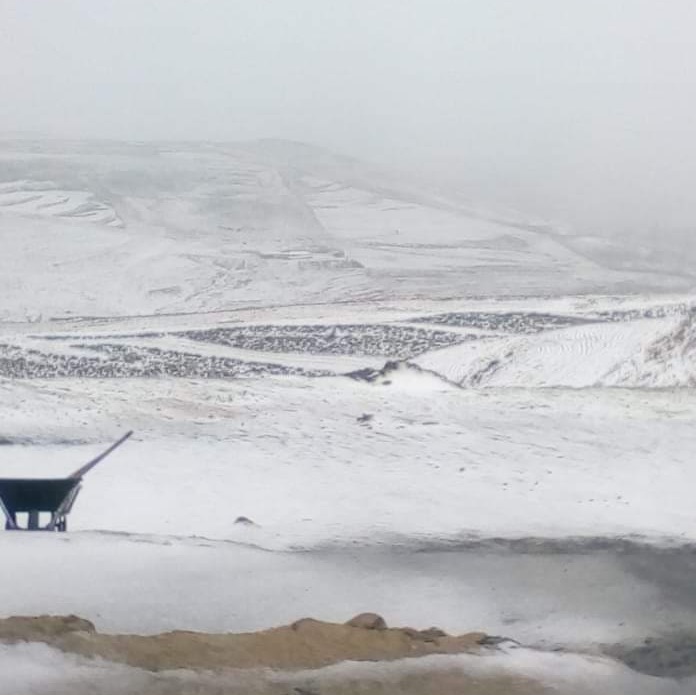 عمان تنتظر دورها.. بدء تساقط الثلوج على المرتفعات الشمالية والجنوبية  صور