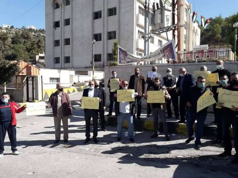 معلمون في عجلون يعتصمون امام مديرية التربية: #مع_النقابة  صور