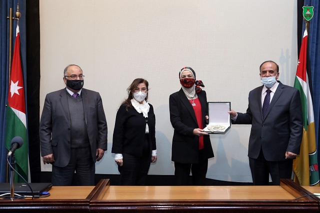 الأردنية تكرم د. عبير البواب لفوزها بجائزة عالمية في الكيمياء