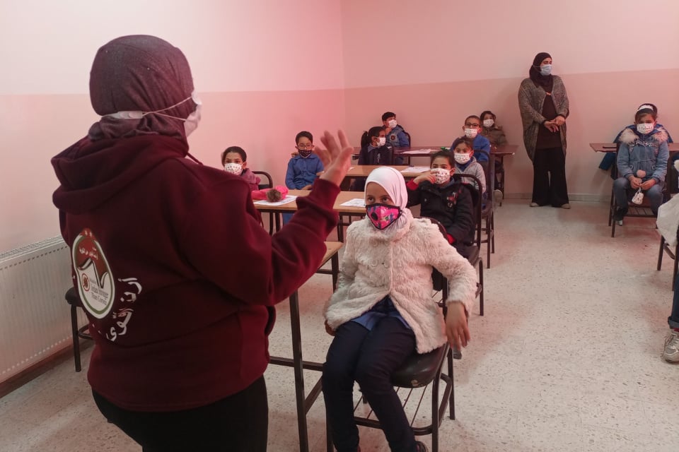 مبادرة ”أردنا أقوى من الكورونا” يعقد ورشة تثقيفية توعوية في مدرسة عائشة أم المؤمنين بلواء سحاب