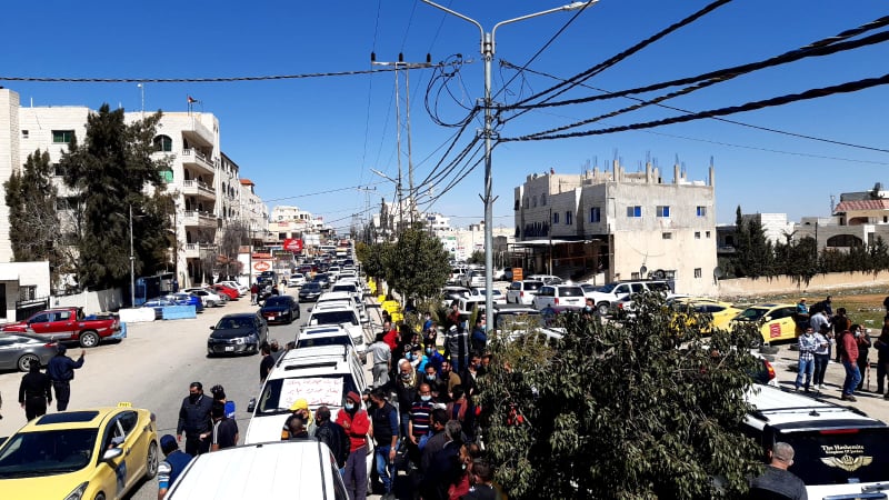 اعتصام امام متصرفية الرمثا للمطالبة باعادة فتح معبري جابر والعمري امام البحارة - صور