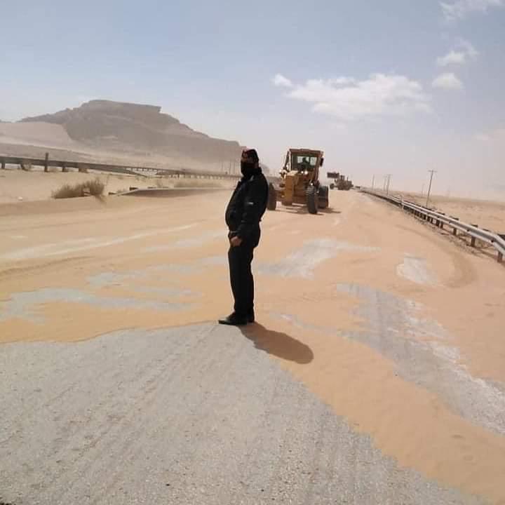 كثبان رملية تغلق طرقا في الجنوب.. والامن يدعو للحذر على الصحراوي وفي الازرق والرويشد