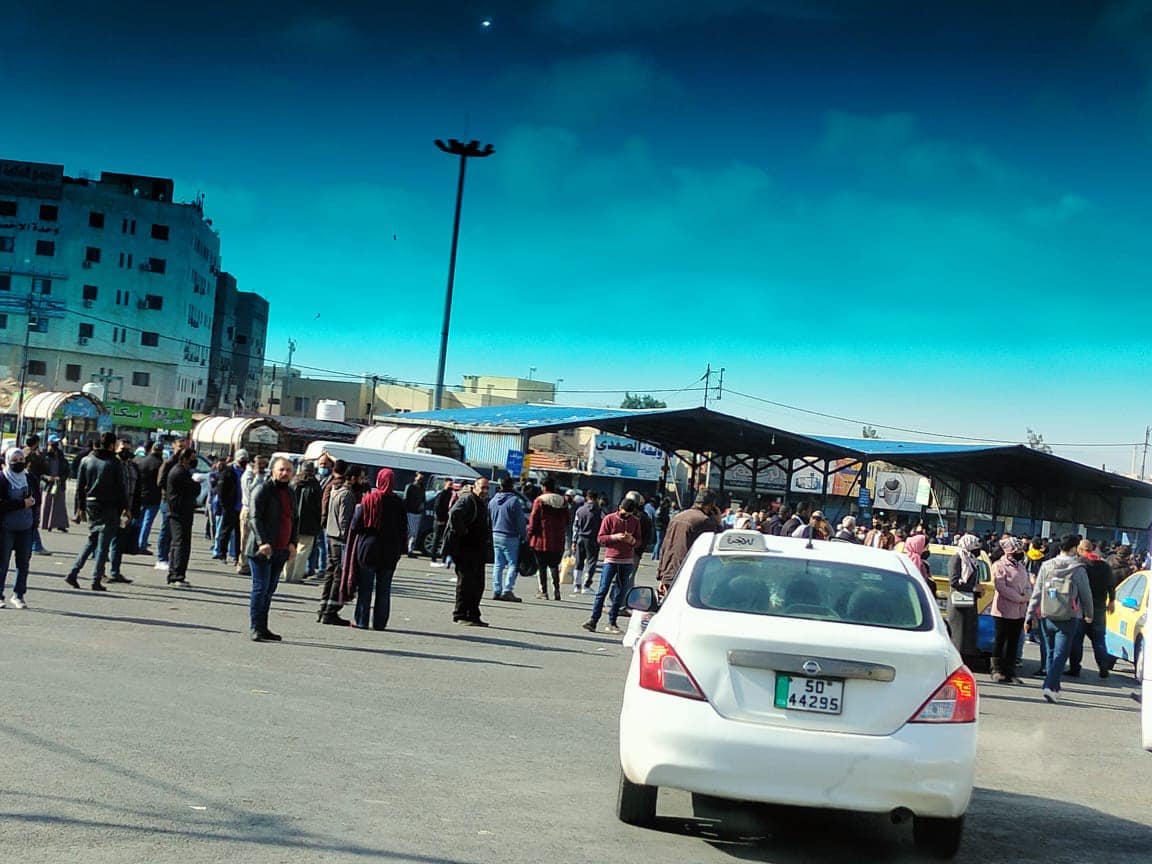 حافلات النقل العام تواصل اضرابها عن العمل في عمان واربد - صور